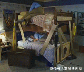 妹子|妹子,你裤子颜色容易让人误会呀,不细看还以为没穿呢