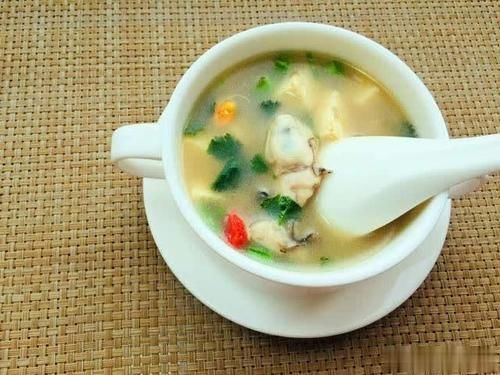 味道|生蚝别总吃蒜蓉粉丝,海边渔民教你两种老吃法,味道极鲜蚝肉更嫩