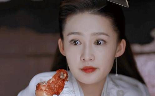  鸡腿|为何说“傻白甜”不是谁都能演好？看李沁和杨紫同吃鸡腿，就懂了