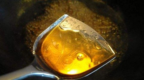  炒出|炒糖色用油还是水? 很多人弄错了, 这就是你炒出苦味的原因