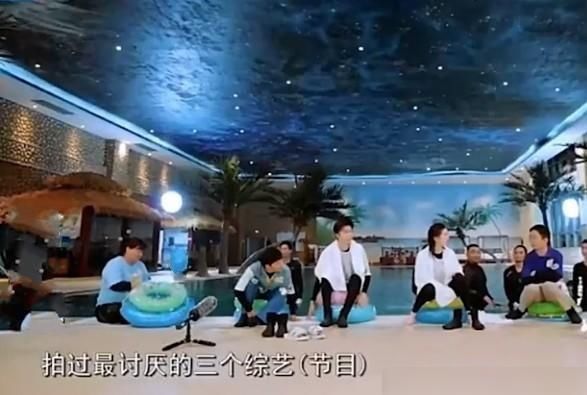  惨遭|史上最“卑微”的导演，惨遭嘉宾吐槽不说，还被贾玲公开diss