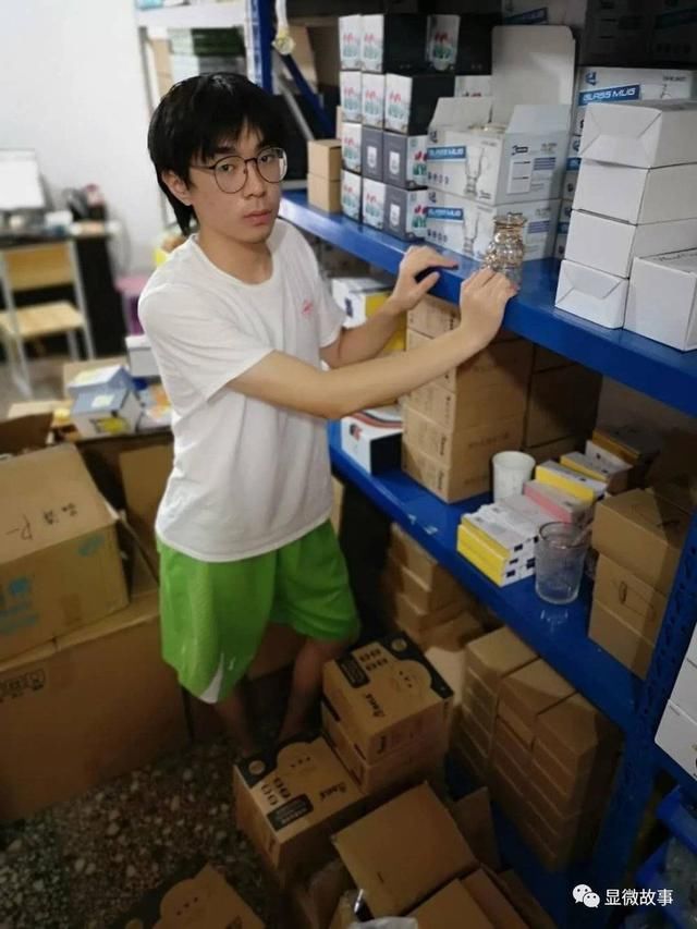  这届|23岁农村女孩年入1亿，这届大学生有多野？