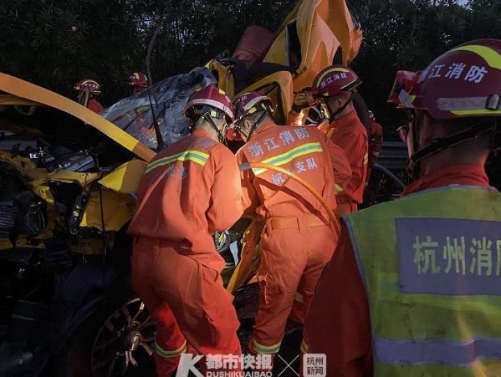  杭千|凌晨杭千高速接连发生2起车祸，消防员连夜救人