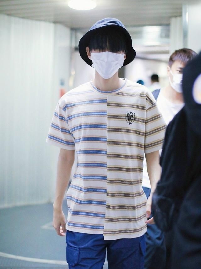  合体|王俊凯回归《中餐厅》，将与杨超越合体录节目，被踩鞋子反应可爱