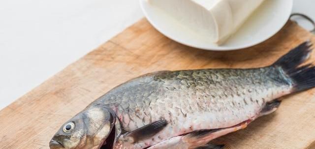  味道非常|大厨透露：不管炖什么鱼，掌握这3点，鱼汤香浓，鱼肉鲜嫩