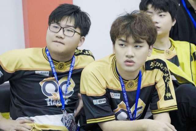 替换|QG0-3遭DYG零封,Fly被杰杰替换,月光的话已应验,后悔放走SK