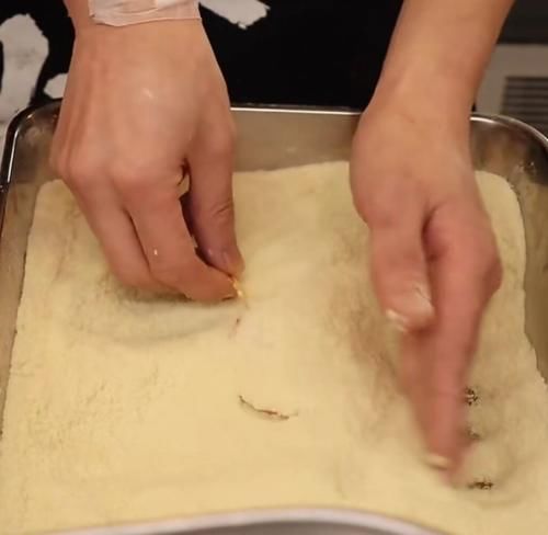 街头|见识下日式街头炸串,无论是蔬菜和肉全都有,酱料还特别丰富