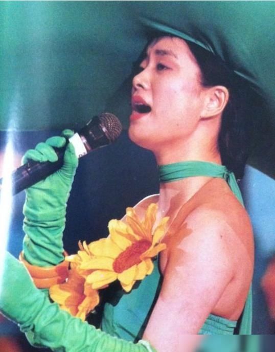  老照片|毛阿敏22岁到57岁的罕见老照片：29张照片，看尽她曲折离奇的一生