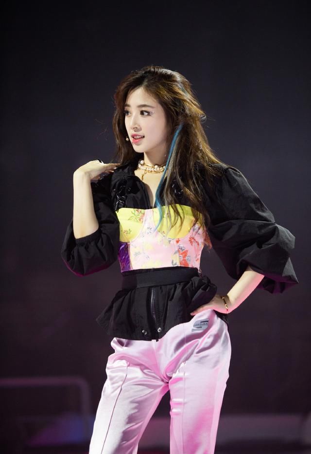  差点|宁静大霸气！当面质疑《乘风破浪的姐姐》亲友团规则，差点罢演了