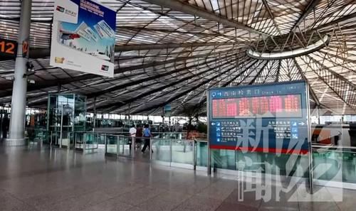  摄像头|晕！沪一对小情侣气炸了，合租房内发现针孔摄像头正对着床…