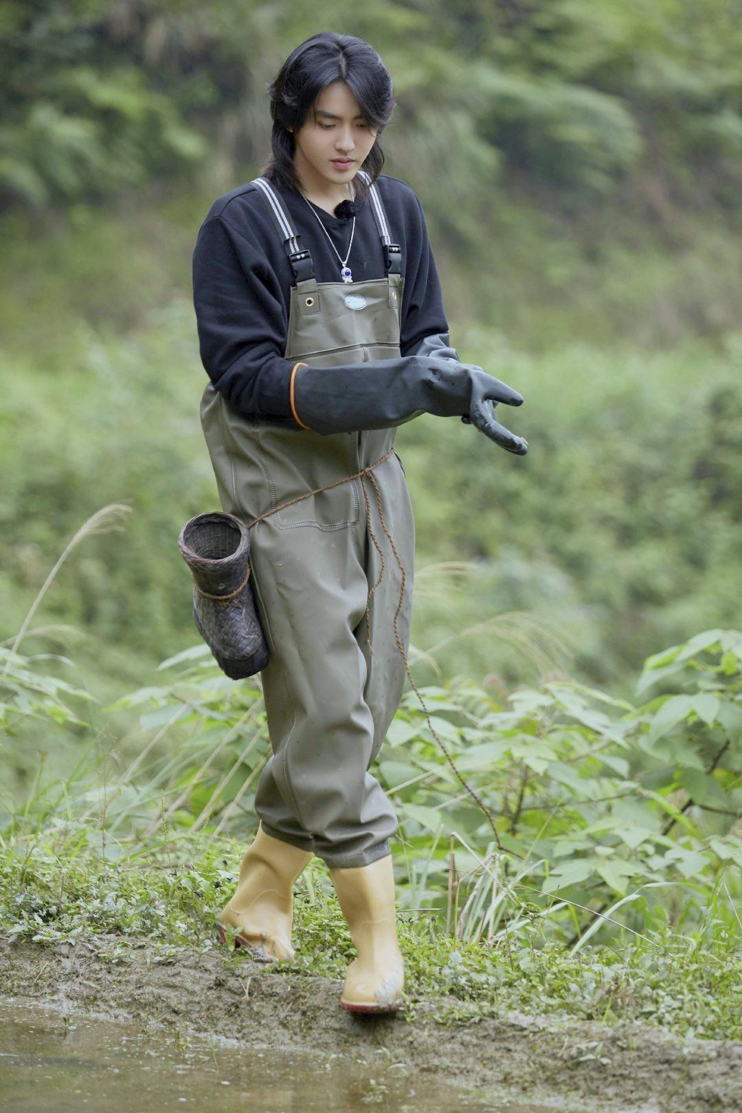 范冰冰|美人穿啥都好看!热巴豹纹杨幂保安装,看到她:围了圈矿泉水瓶?