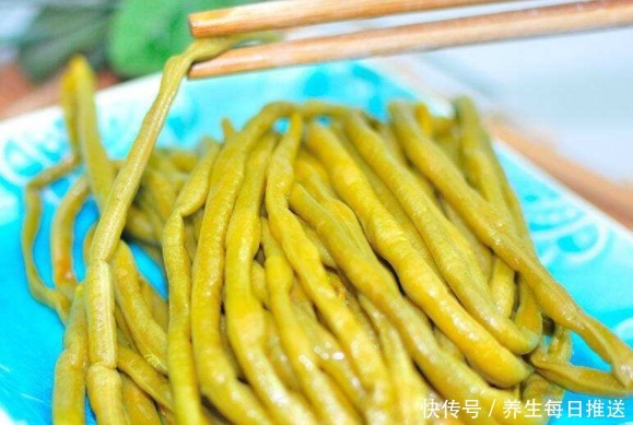 酸脆|腌豆角时,直接腌制就“废”了,少了这2步,难怪吃起来不酸脆