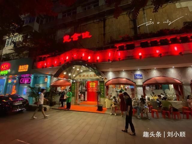  网红|广州“最难排队”的网红餐厅，排两小时才能吃上，游客：等到绝望