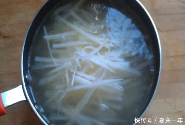 营养|白萝卜肉丸汤这样做真好吃,既简单又营养,每次做都不够全家人吃
