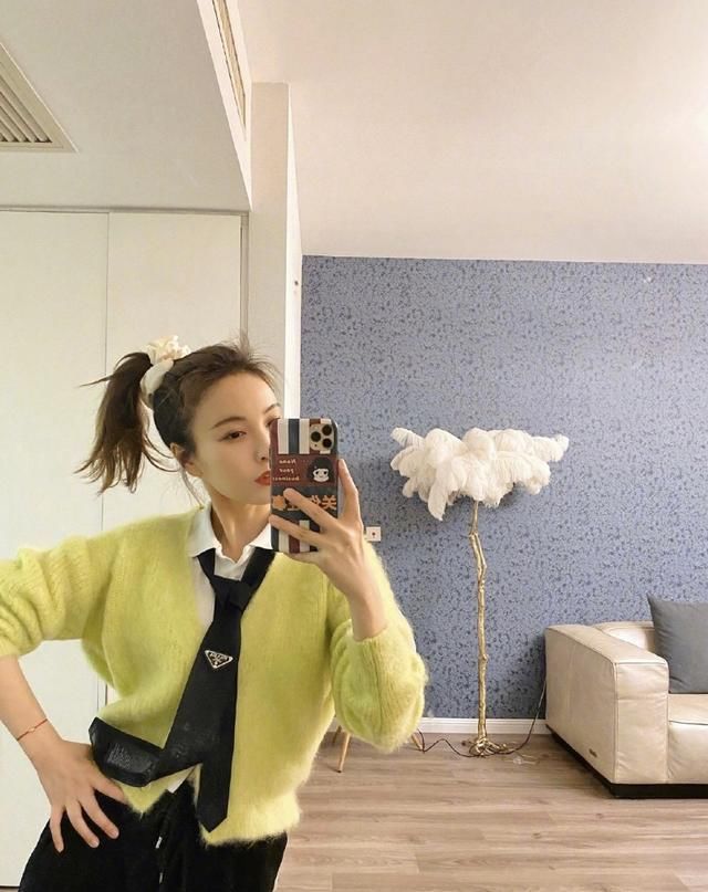  搭配|37岁的吴昕，其实很有女团范儿，黑白小礼裙造型太甜美