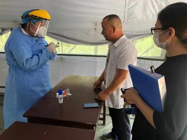  玉泉区|21年前，呼和浩特市玉泉区南茶坊统建楼一女子被杀，现场仅留指纹一枚，烟头三个；21年后，嫌犯包头落网