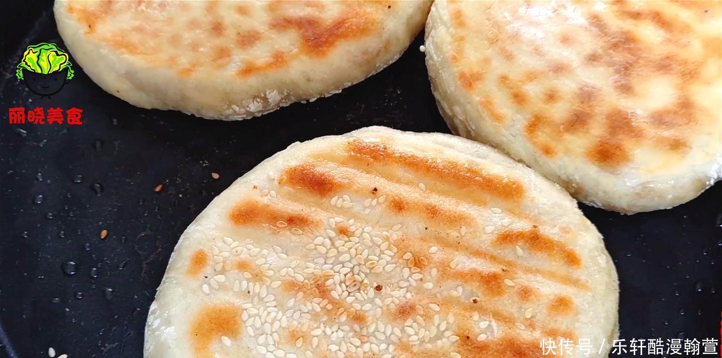 贴秋膘的时|油酥烧饼家常做法,又软又酥又香,比肉夹馍还好吃,做法详细讲解