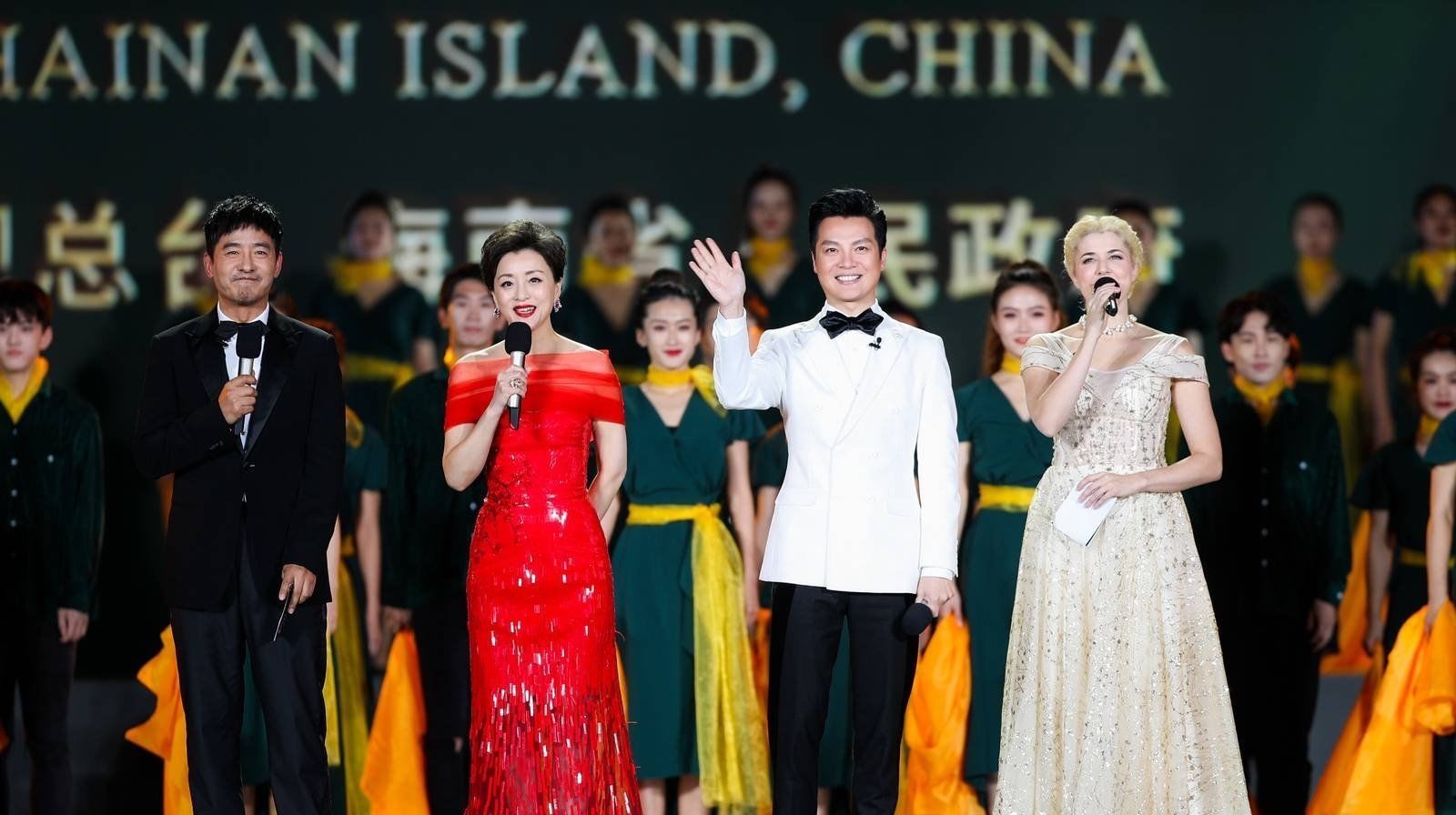  勉为其难|演员郭晓东跨界主持央视八一晚会有点勉为其难, 态度认真却紧张到嘴瓢