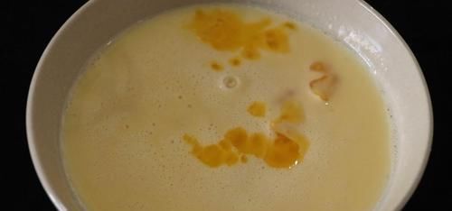 搅散|不需要用烤箱,教你做草莓班戟,比蛋糕店卖的还好吃,简单又好学