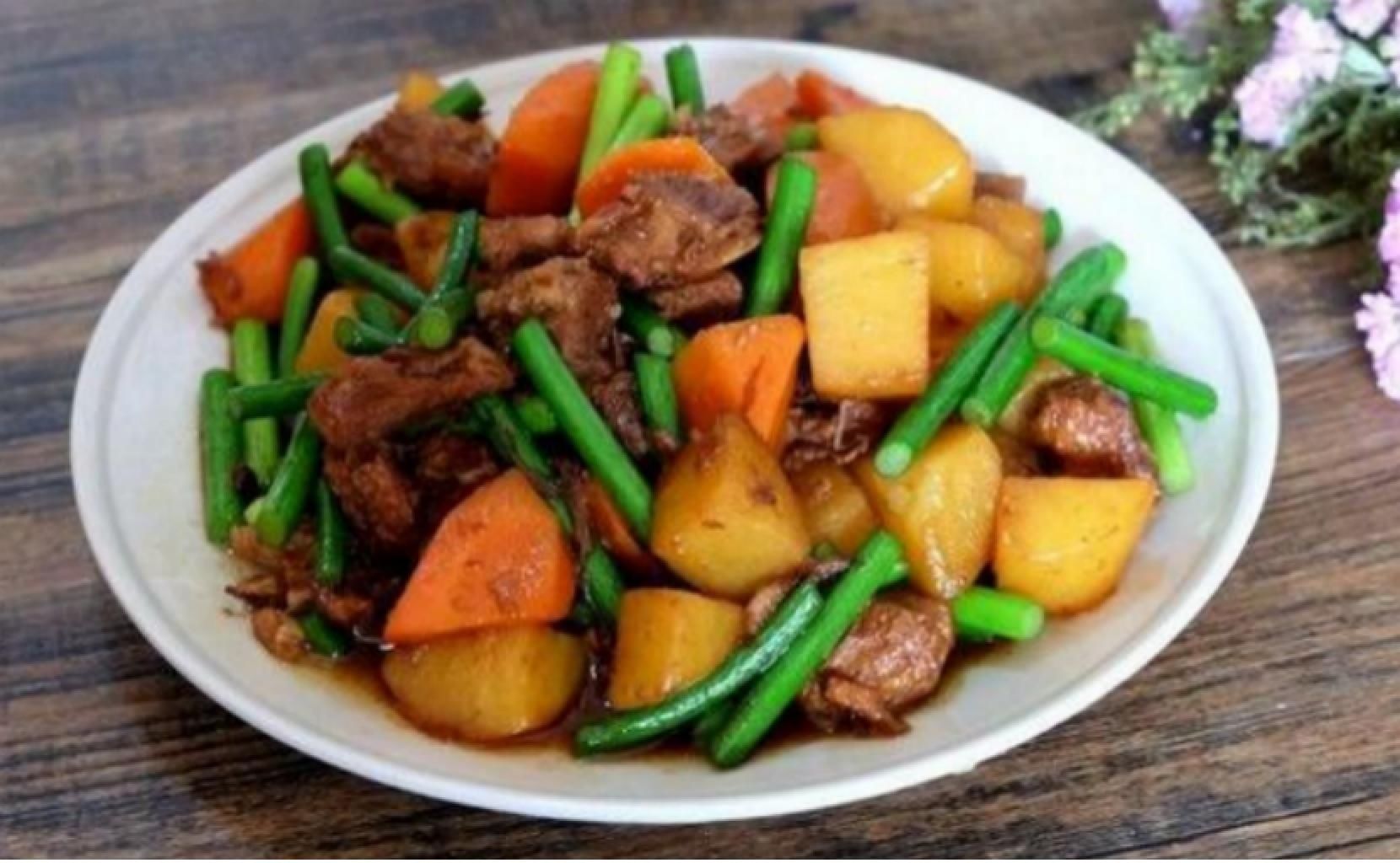  加点|牛肉加点马铃薯，健康又美味，超级下饭的硬菜