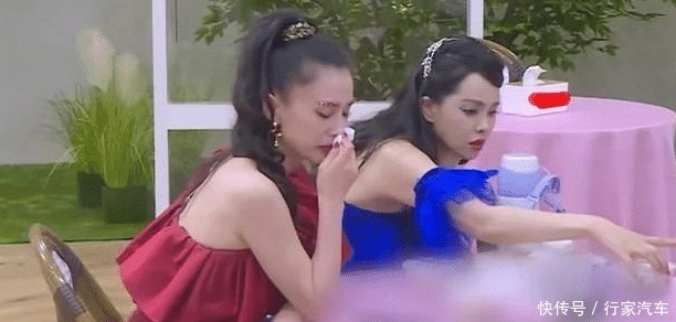  留意|伊能静把张萌晋级卡扔地上时，有谁留意黄圣依的表情怕是忘了有镜头
