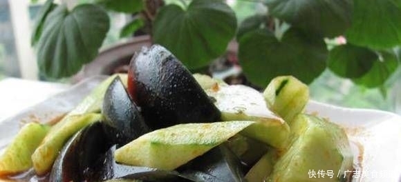  皮蛋|黄瓜是一道家常菜，炸黄瓜真的很简单