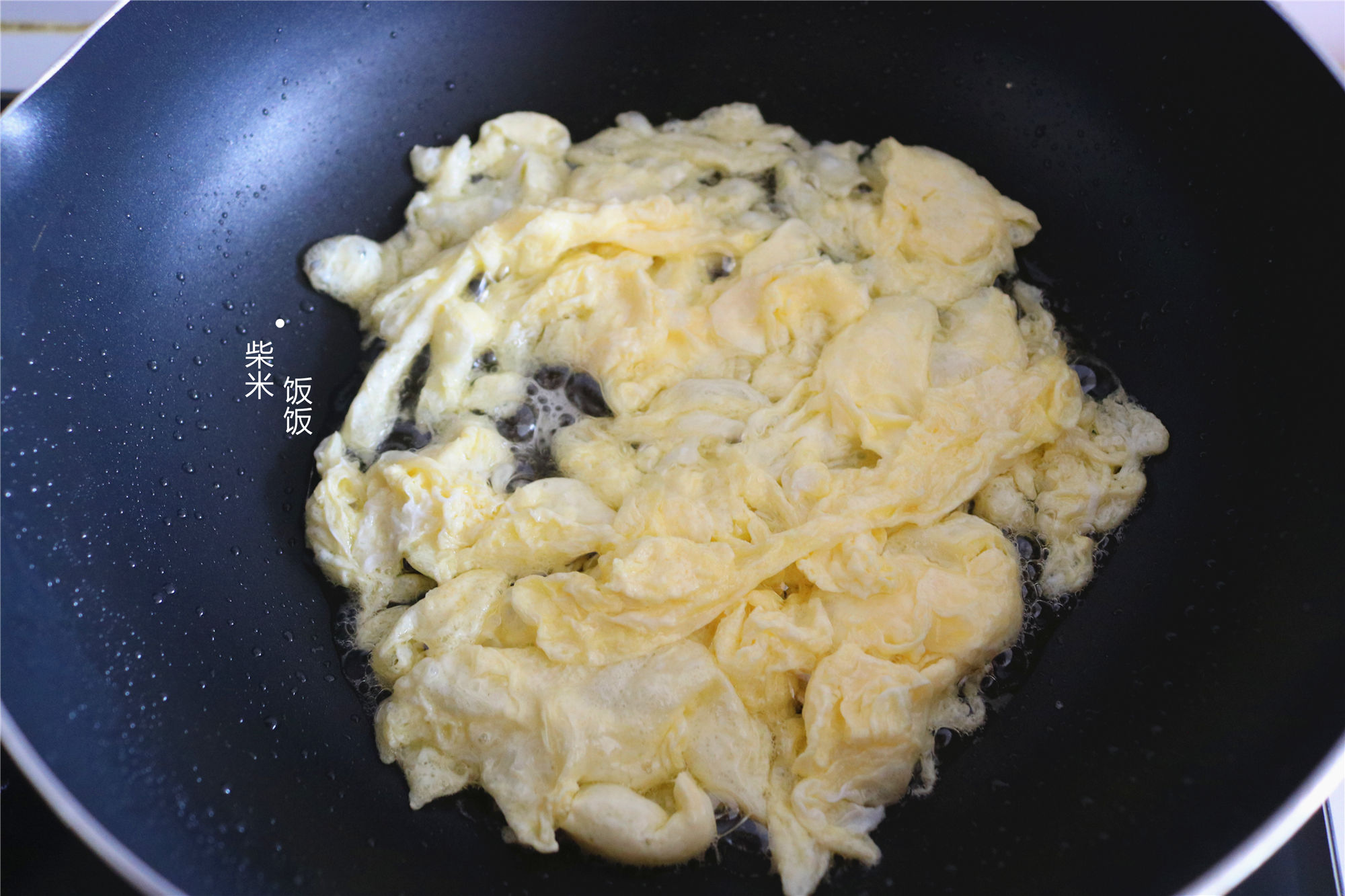  鸡蛋|娘俩的懒人午餐，饭菜一锅出，每人一碗，网友：真省事