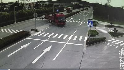  双线|岱山高双线一路口发生交通事故，看着都痛...