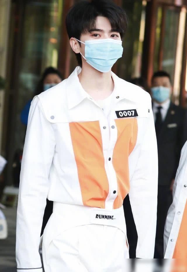  路透|《跑男》路透曝光，蔡徐坤和郭麒麟肩并肩走