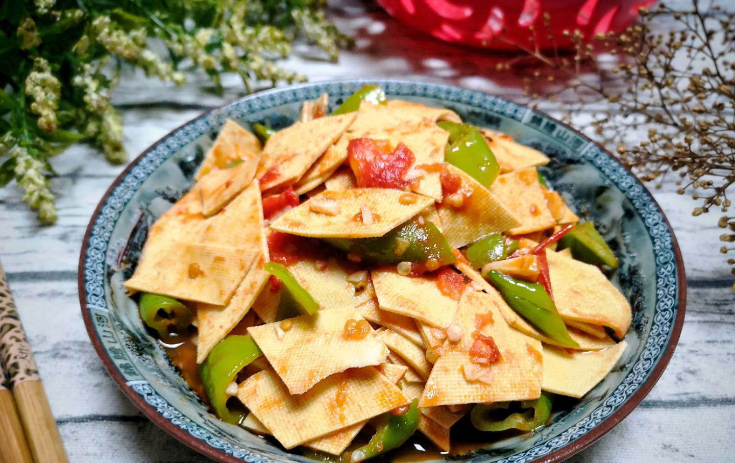  西红柿炒豆|8月不吃肉，也要给孩子吃它，3元一斤，蛋白质含量极高，比肉还香