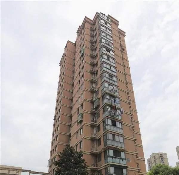  杭州|杭州大妈失踪案新线索，负一层暗道出口无监控，丈夫曾想给儿子一套婚房？