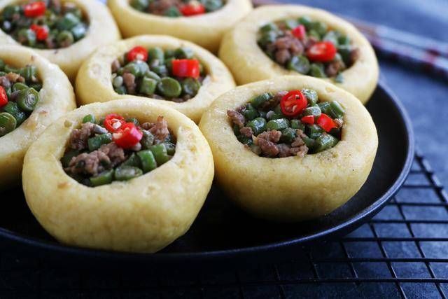  特别|1碗玉米面1把豆角，简单一做，既当菜又当饭，全家人都爱吃