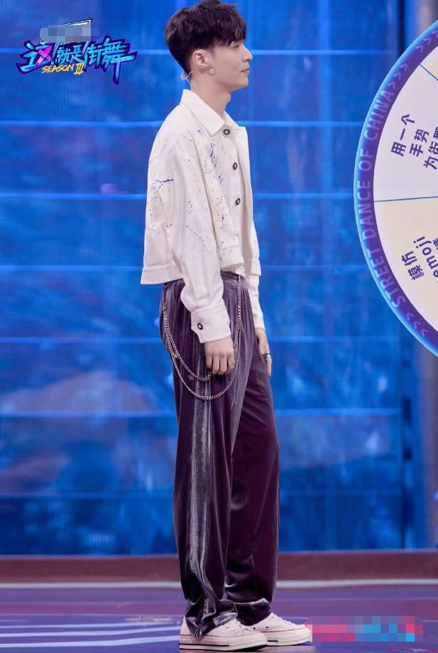  张艺兴|《街舞3》4位队长亮相发布会，造型搭配受关注，每一款都是新潮流