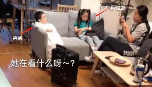  父母|阿拉蕾成“儿童版樊胜美”，小山竹却无忧无虑，两人差距显而易见