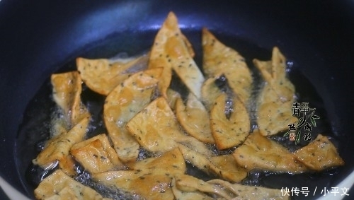 酥脆|用面粉做的小零食,喷香酥脆,一会儿就做1锅,大人孩子抢着吃