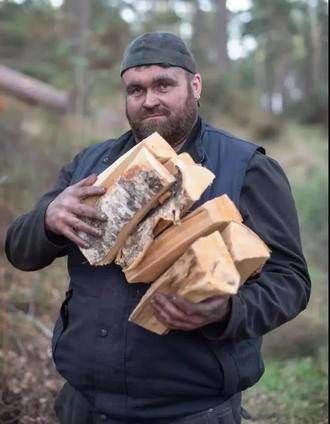 为生|小伙买彩票中8500万后挥霍殆尽 如今却靠送煤为生