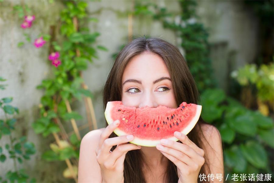 夏季吃水果需要热一下吗(夏季天太热，只吃水果就可以，真的可以如此吗？)
