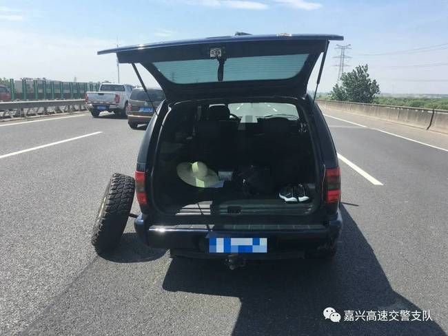  车道上|惊魂！ 轮胎“出轨”拖行一公里，司机这波操作更离谱