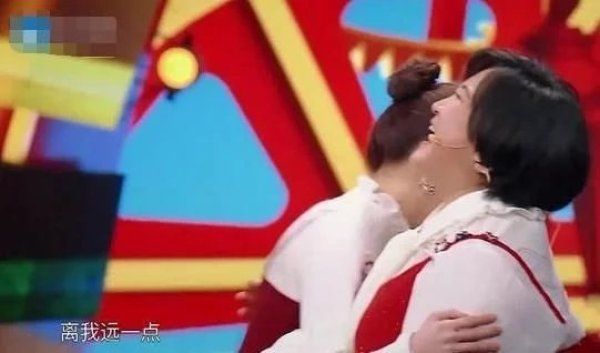  意外|《王牌》台上潘长江意外摔倒，沈腾一句话机智救场，不愧综艺王！