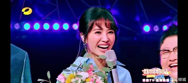 杨磊|韩红念错名字瞬间尴尬!汪涵都圆不回来了!网友看看人家董卿!