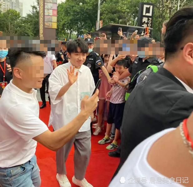  装修|郑恺火锅店曝抄袭，只能赔钱重新装修？官媒：已构成不正当竞争！