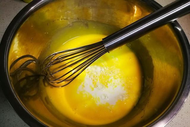  电饭煲|没有烤箱也能做蛋糕，一口电饭煲，不用水不用油，搅搅就出锅