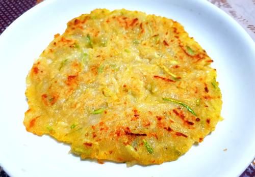 上桌|明日立秋,这道素饼给家人吃,一拌一煎上桌块,外酥里嫩,很美味