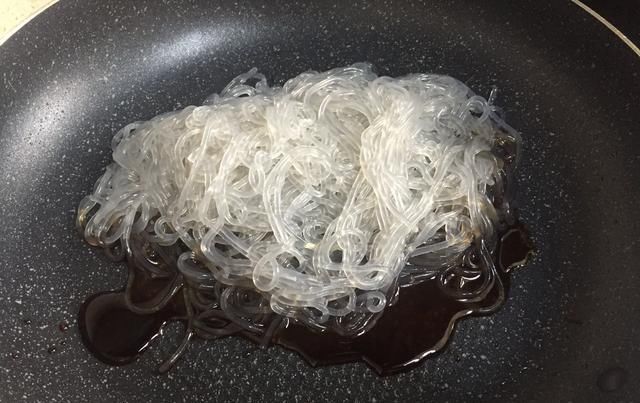  韩式|粉条除了炖猪肉还能做出啥花样？好吃又简单的韩式炒杂菜