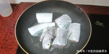 金黄|干煎带鱼不裹蛋液和淀粉,多加这一步,带鱼金黄酥脆不粘锅