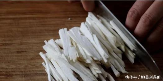  不腻|杏鲍菇别炒着吃了，教你一种新做法，外酥里嫩好吃不腻