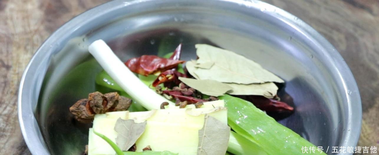 入味|街头一绝的小吃卤豆皮,学会饭店秘制卤水,入味有嚼劲,真好吃