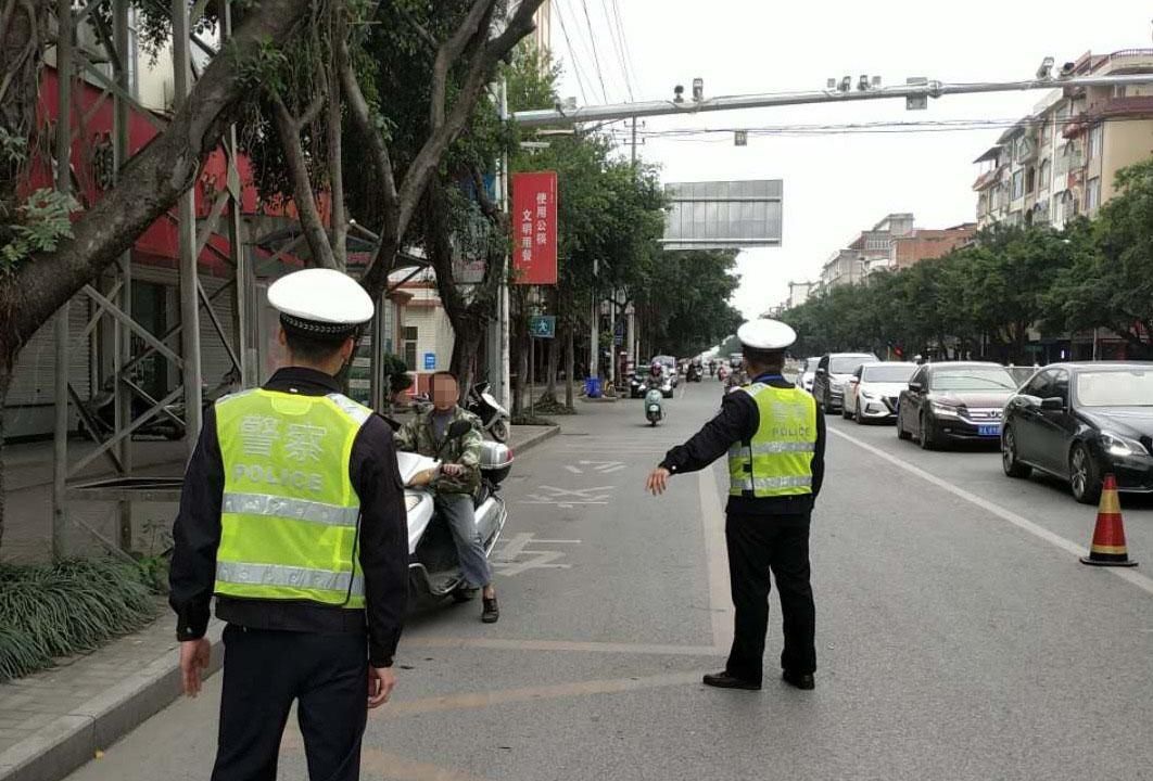 南宁|南宁宾阳交警持续开展城区电动车交通秩序整治行动