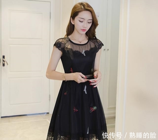 韩版时尚气|穿上性感连衣裙,在36℃天气里你会有着360°的优雅美丽