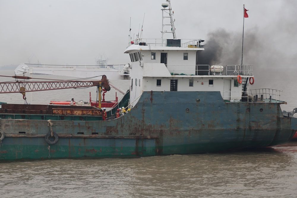  海警|上海海警成功处置一起船舶失火警情 挽救8人生命